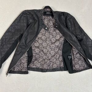 Motorcycle/Goth Black Rivet Quilted Black Leather Jacket Size Large EUC